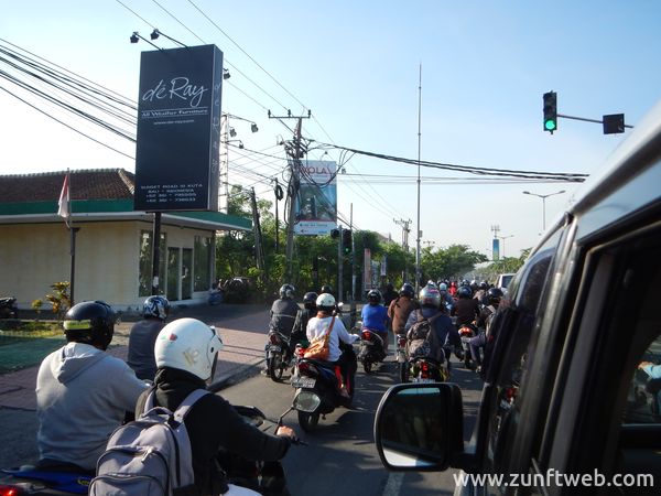 dscn1557_verkehr_kuta_bali