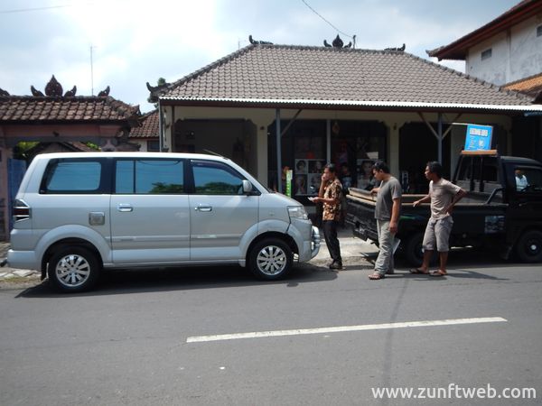 dscn1697_auto_unfall_bali