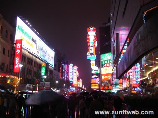 DSC06211-ost-nanjing-strasse-bei-nacht