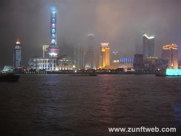 DSC06218-the-bund-in-fog