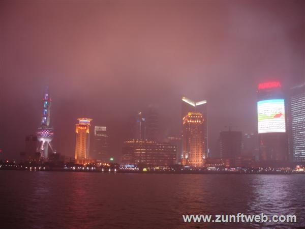 DSC06226-der-bund-schanghai-im-nebel