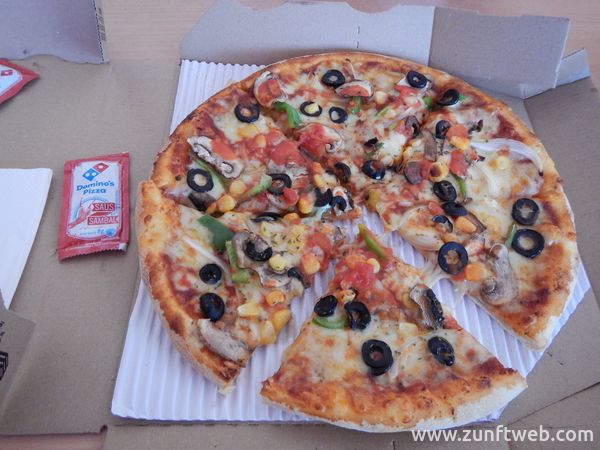 dscn1489_domino_pizza_kuta_bali